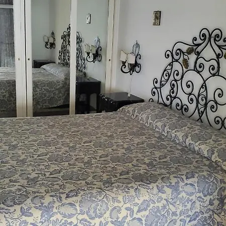 住宿加早餐酒店 La Guardia